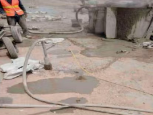 工布江达水泥混凝土路面板底注浆技术 路面脱空注浆整治方案