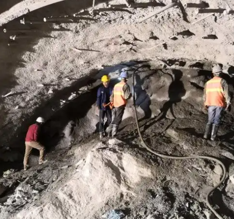 工布江达拱顶带模注浆料的施工流程及注意事项